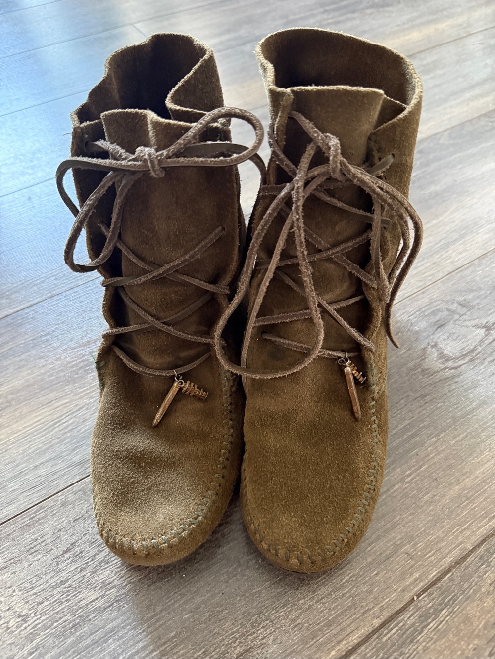 Minnetonka❌Maje Women’s Olive Suede Lace-Up Moccasins